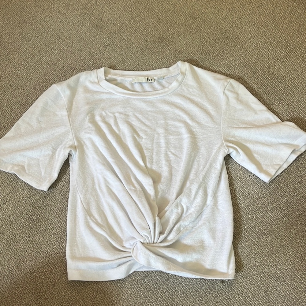 Aritzia Wilfred Free White Knotted T-Shirt